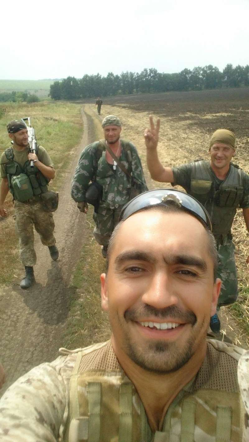 Погибший Андрей Беляев на фото держит пальцы "V" dqxikeidqxitkant