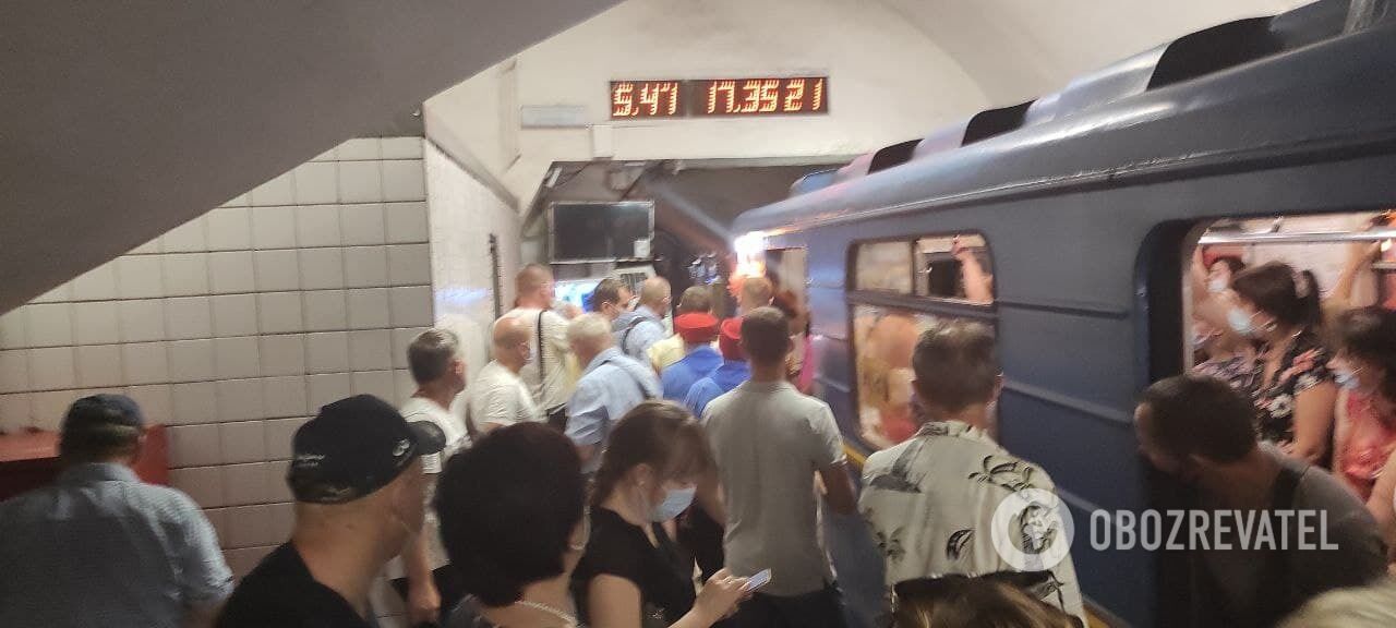 Пассажир попал под поезд на станции "Левобережная"