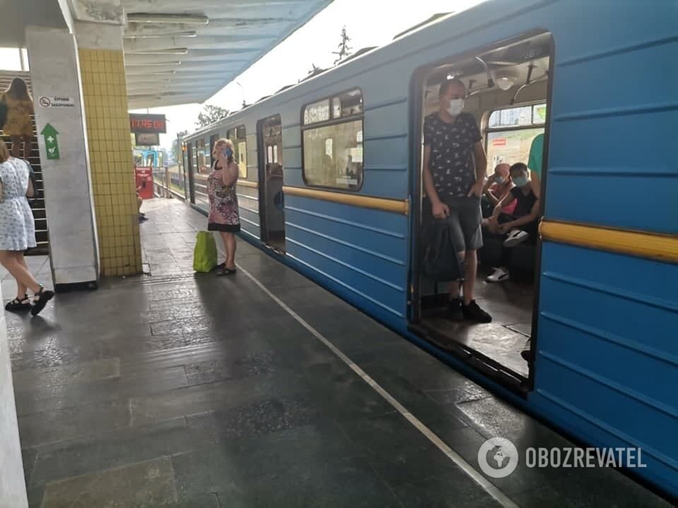 Движение поездов заблокировано на "Черниговской"