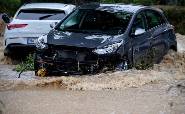Германию затопило: 42 человека погибли, около 70 пропали без вести 16