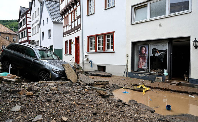 Германию затопило: 42 человека погибли, около 70 пропали без вести 17