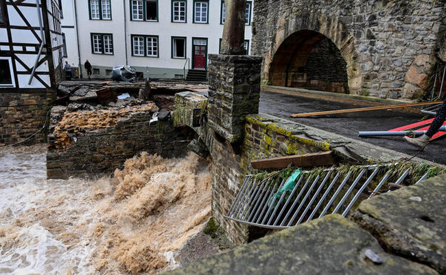Германию затопило: 42 человека погибли, около 70 пропали без вести 20