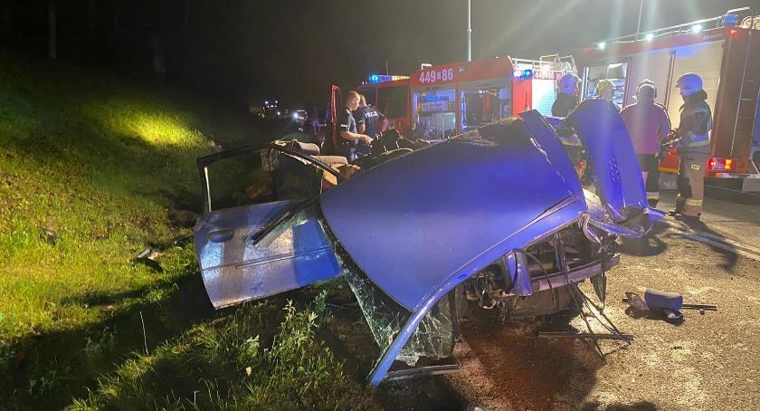 Машина съехала на обочину и перевернулась dqxikeidqxiqqeant