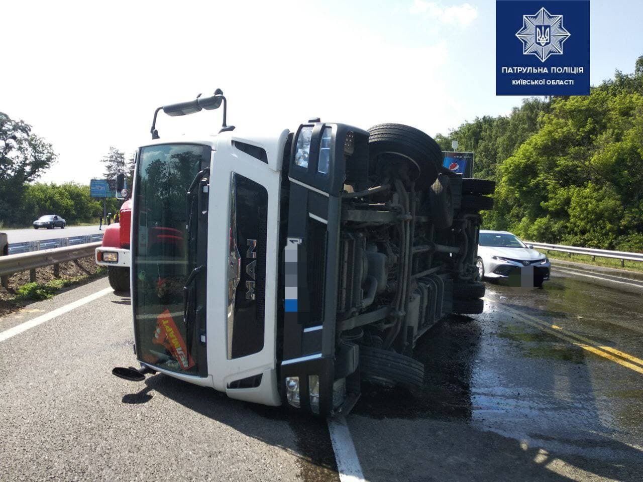 Водитель фуры получил травмы и был госпитализирован. dqxikeidqxiqqeant