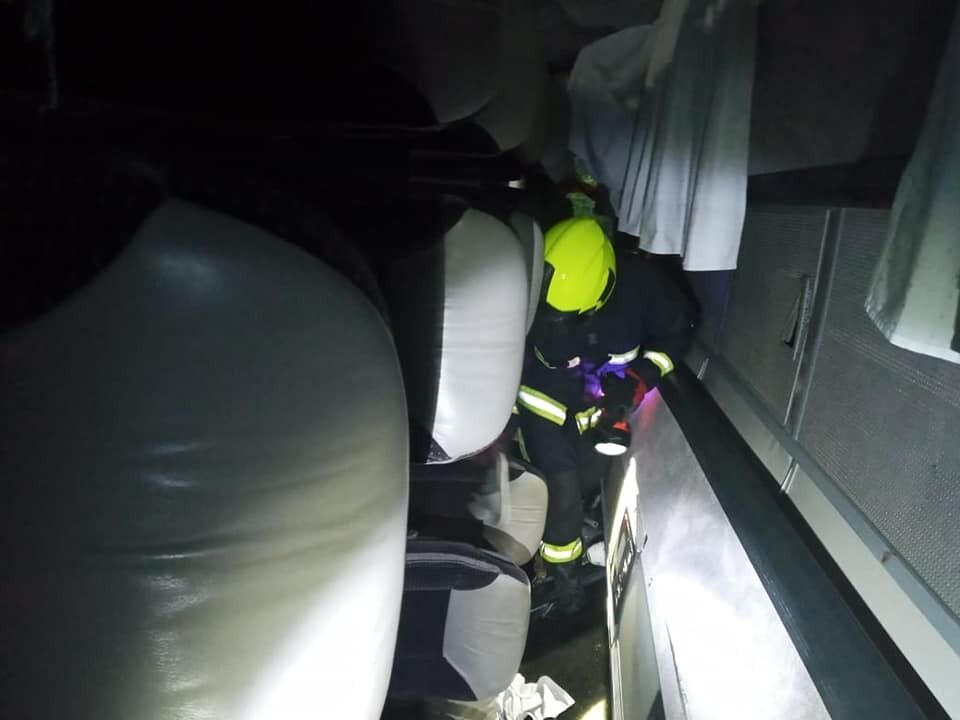 Пострадавших доставали спасатели