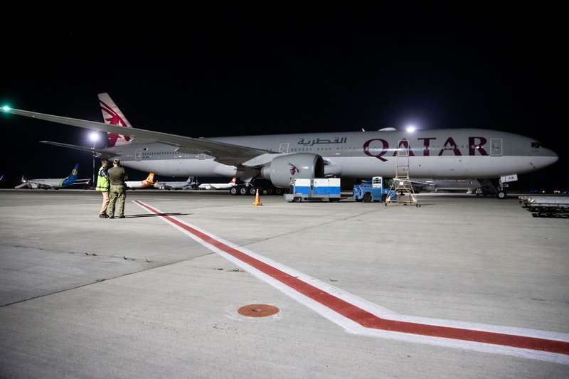 В Украину доставили более 2 млн доз вакцины от коронавируса Moderna. Фото и видео