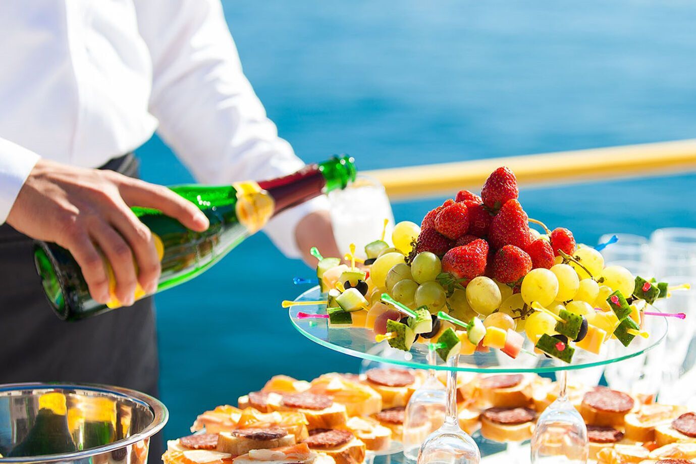 Безопаснее всего в сезон есть фрукты и овощи