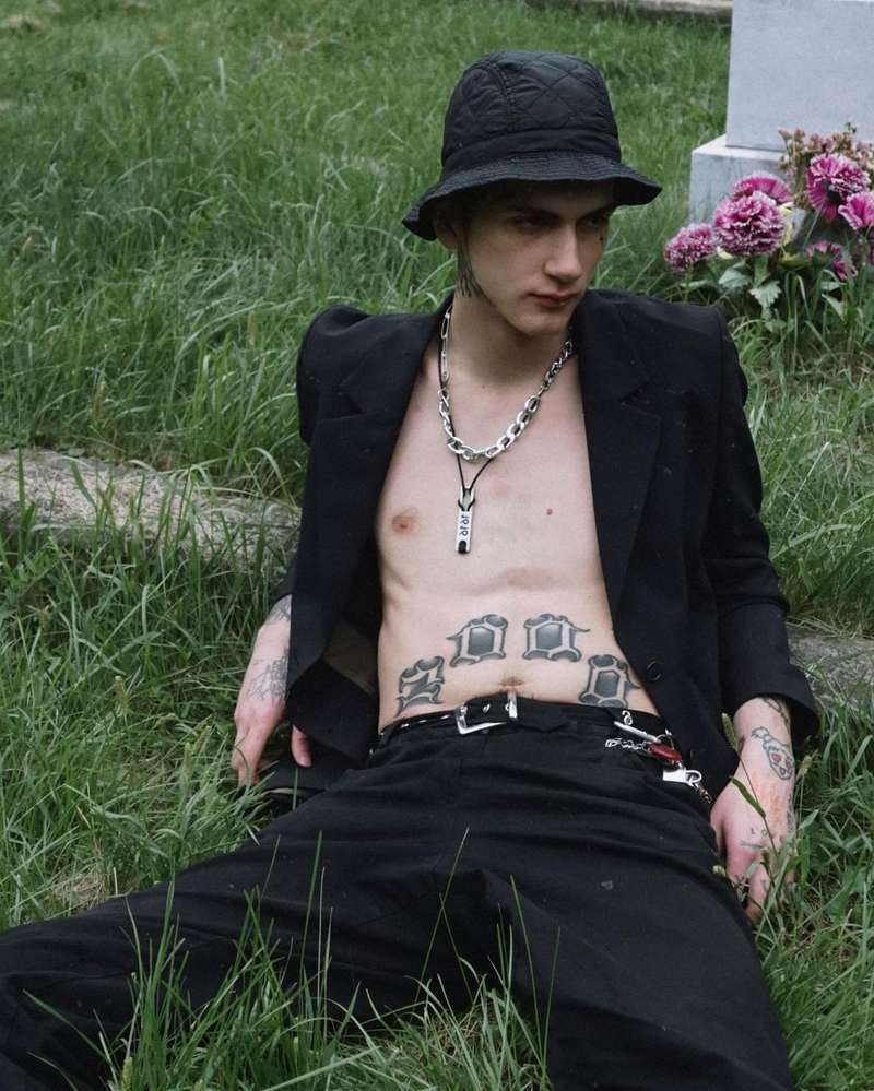 Его зовут Роман