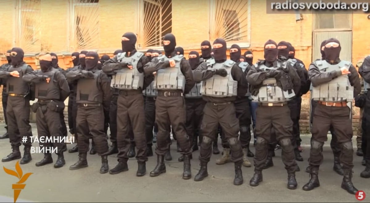 "Азов", "черные человечки"