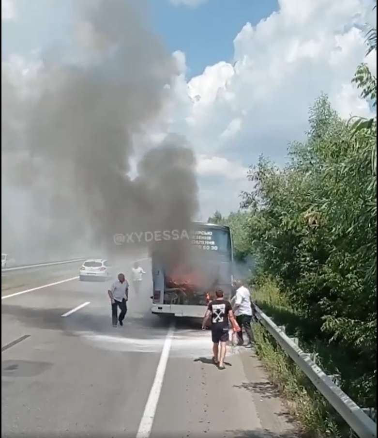 Возгорание началось в моторном отсеке dqxikeidqxidant