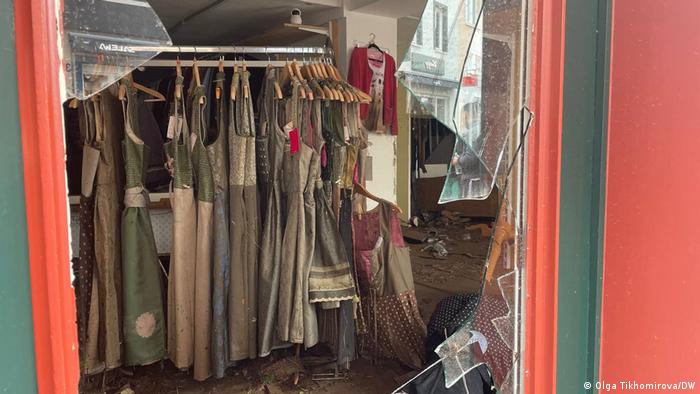 У багатьох будівлях вибило скло У багатьох будівлях вибило скло