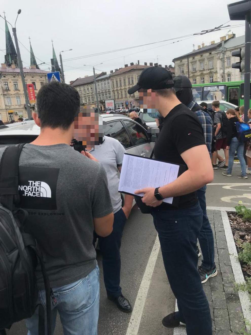 Львівського прокурора затримали на хабарі: допомагав поліцейському, що підробив протокол – фото dqxikeidqxiqqeant