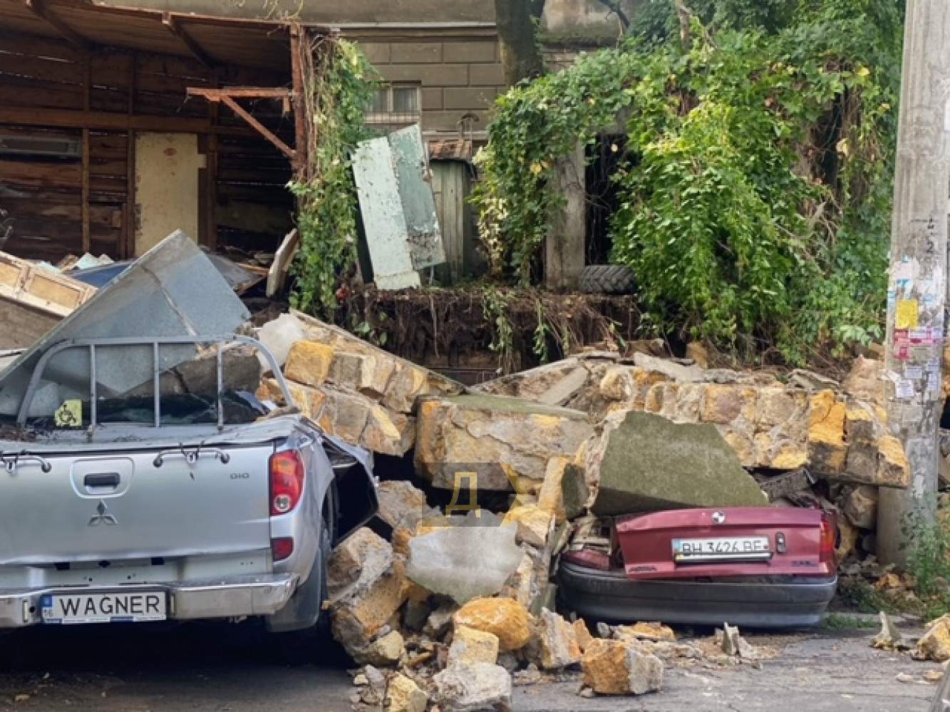 Обвалилась стіна Одеса Повінь Новини Одеси Злива в Одесі 21.07.2021 dqxikeidqxiqqeant