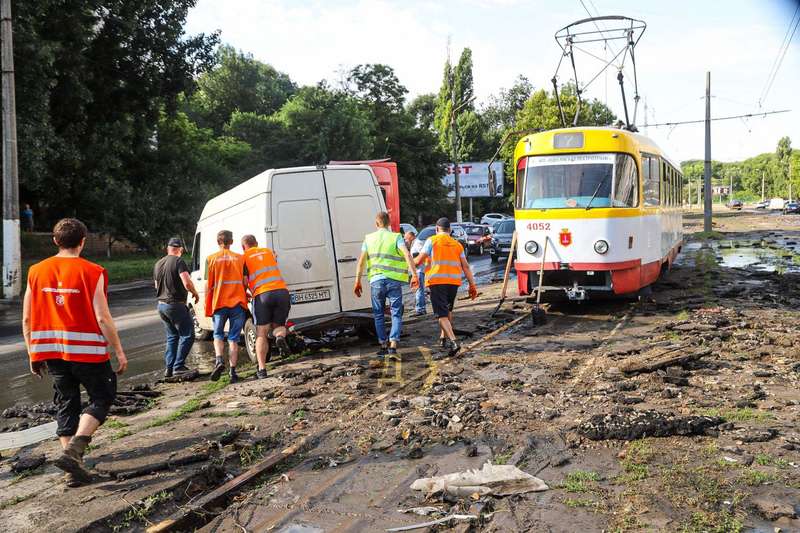 Трамваї не їздять Наслідки повені Одеса Злива в Одесі 21.07.2021