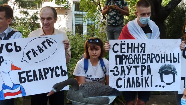 Гаага: в Киеве активисты пикетируют посольство Беларуси с требованием прекратить репрессии 18 Гаага: в Киеве активисты пикетируют посольство Беларуси с требованием прекратить репрессии 18