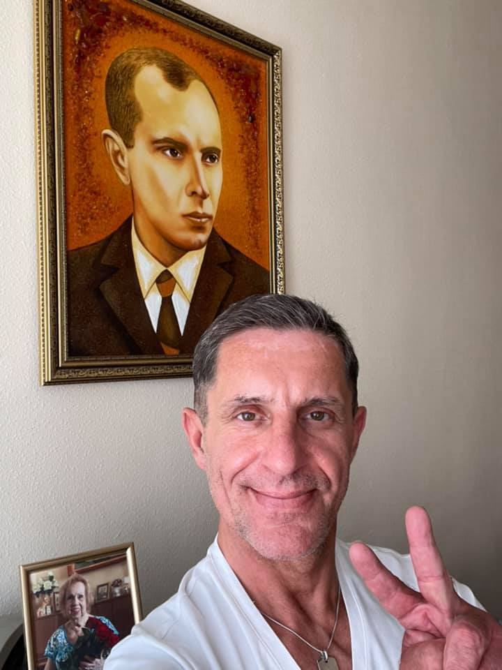 Шкиряк сопроводил пост об увольнении фото с портретом Бандеры. dqxikeidqxitkant