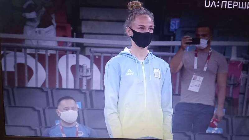 Дарья Белодед во время гимна