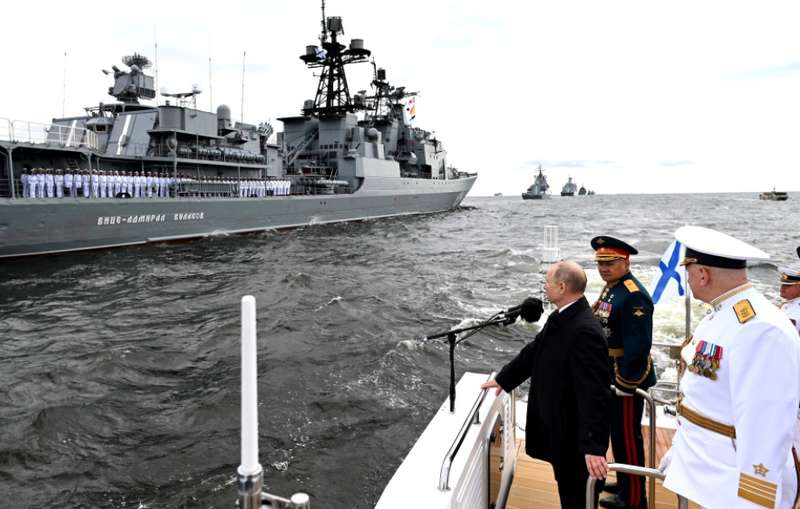 Путин на параде. dqxikeidqxitkant