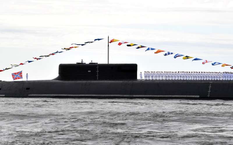 Подводная лодка с экипажем.