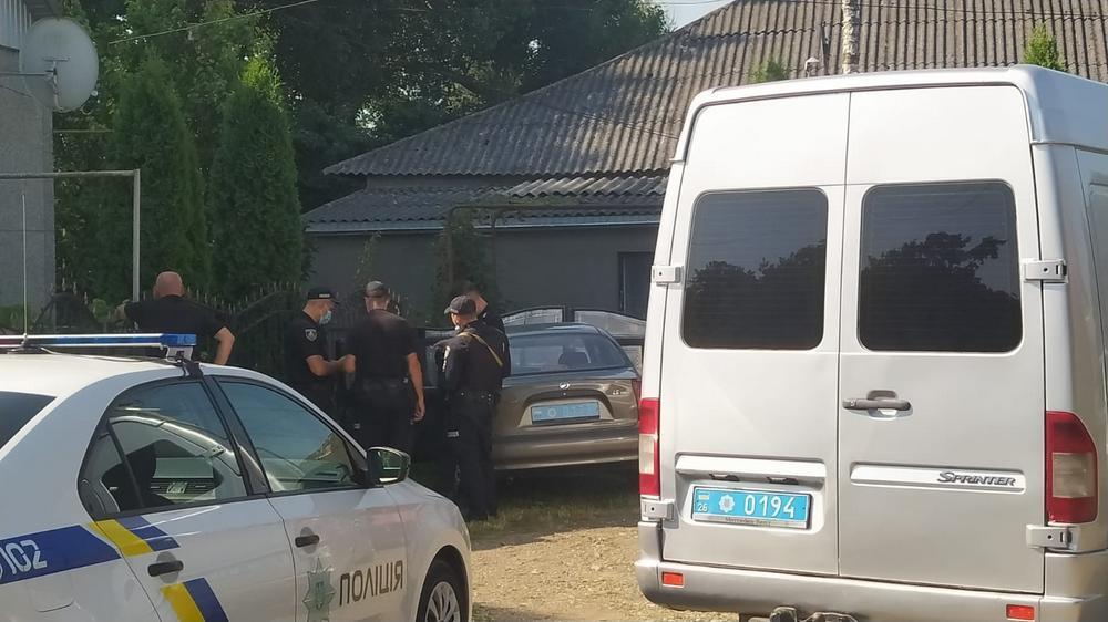 К обыскам привлекли 15 правоохранителей.