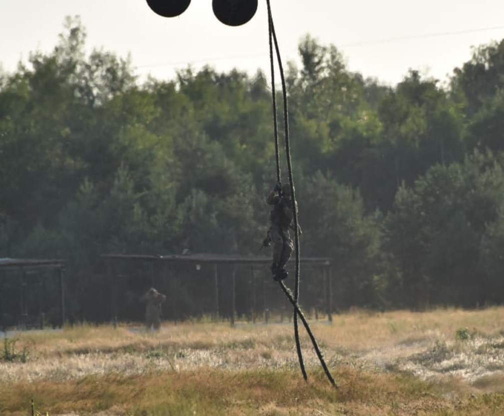 Спецназовцы ВСУ соревновались за звание лучших (фото) - 6 - изображение