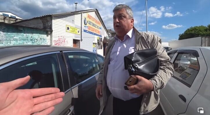 В Киеве водитель неадекватно отреагировал на замечание об остановке на тротуаре dqxikeidqxiqqeant