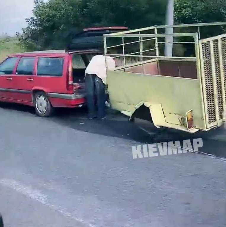 У прицепа отпало колесо