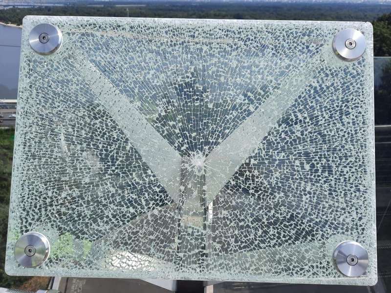 разбитое стекло dqxikeidqxiqqeant