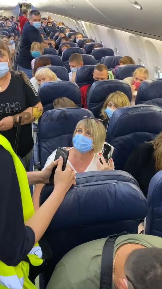 Пассажирка отказалась надеть маску.