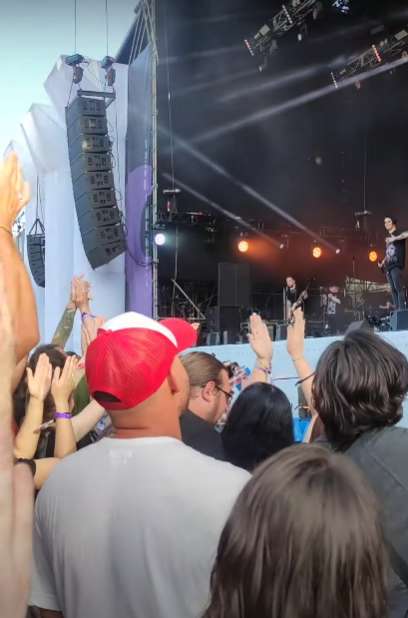 Wildways исполнила песню dqxikeidqxitkant