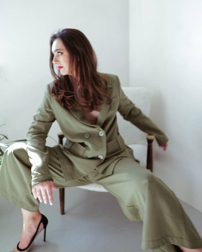 Экс-пресс-секретарь Зеленского Мендель снялась в эротической фотосессии 02