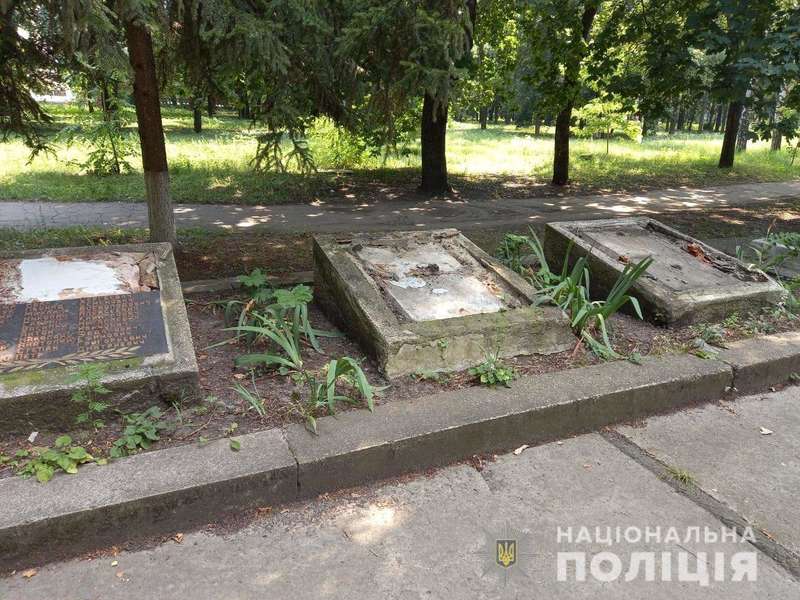 Осквернили меморіал загиблим воїнам на Дніпропетровщині dqxikeidqxiqqeant