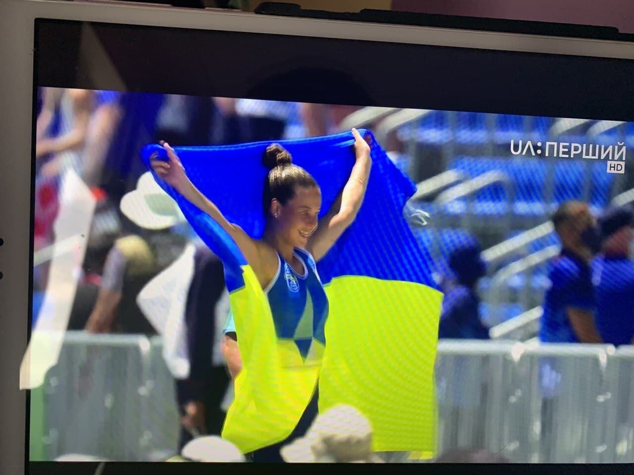 Людмила Лузан с флагом Украины