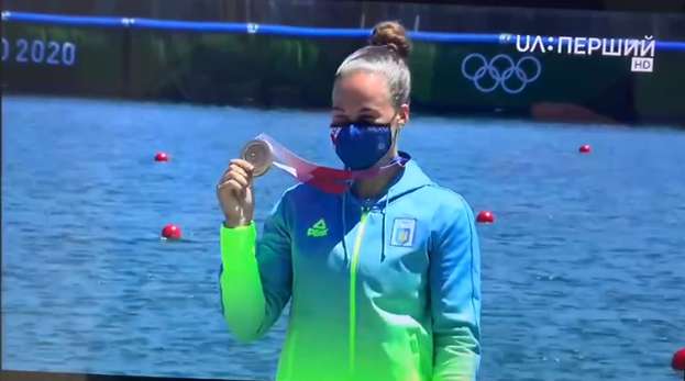 Людмила Лузан с медалью