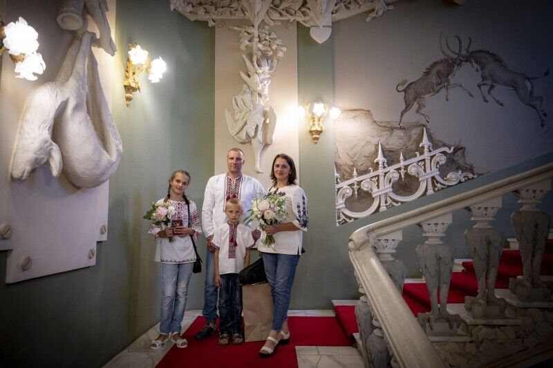 Семья Тулайдан посетила Дом с химерами dqxikeidqxitkant