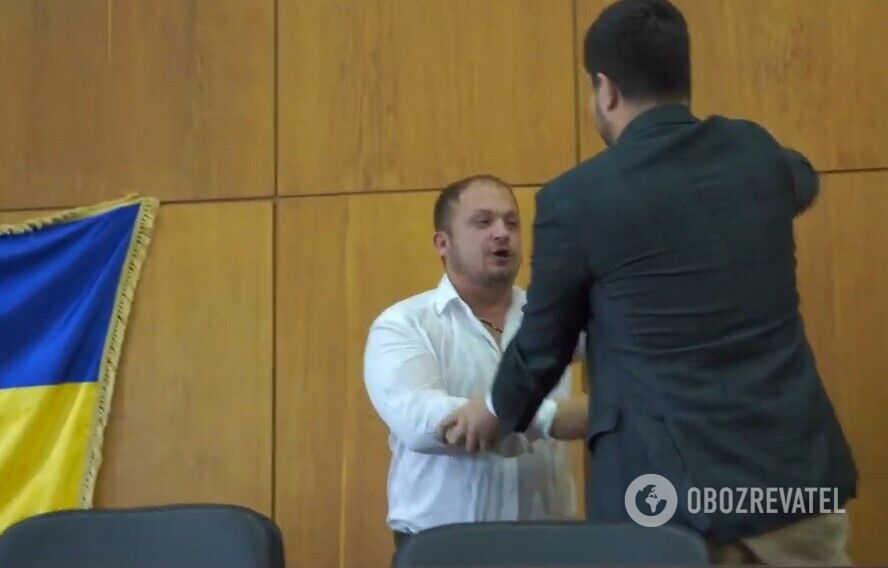 Семенихин и Качура во время конфликта в мэрии Конотопа dqxikeidqxiqqeant