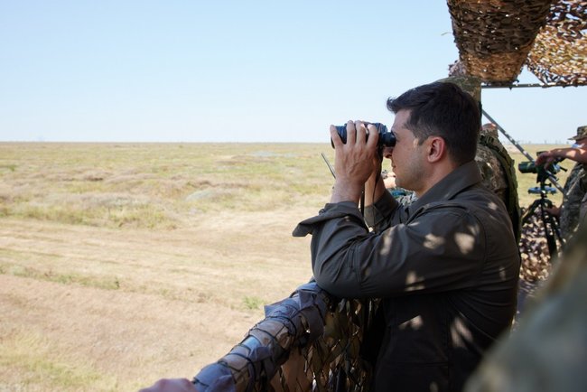 Зеленский понаблюдал за масштабными учениями всех видов и родов войск ВСУ на Николаевщине и пообедал с воинами в солдатской столовой 01 dqxikeidqxiqqeant