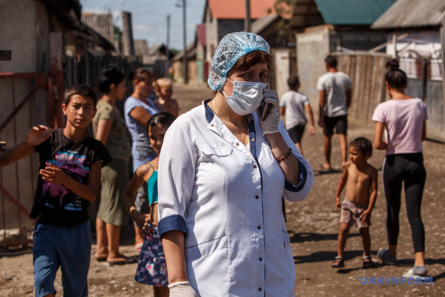 Ромов вакцинируют на Закарпатье 04