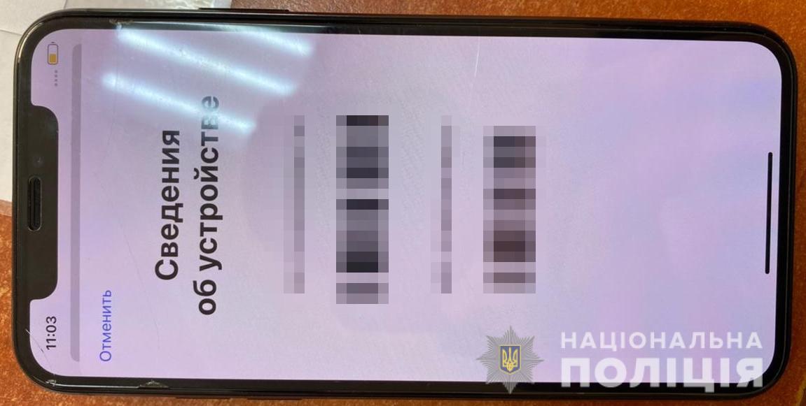 Фото: Девушка украла у мужчины смартфон dqxikeidqxiqqeant