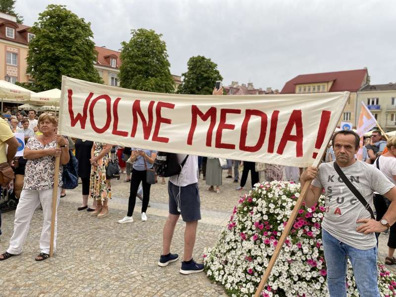 Митингующие вышли под лозунгом "Свободные СМИ, свободные люди"