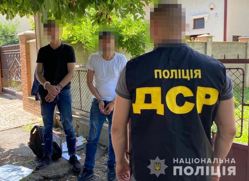 Задержание подозреваемых.