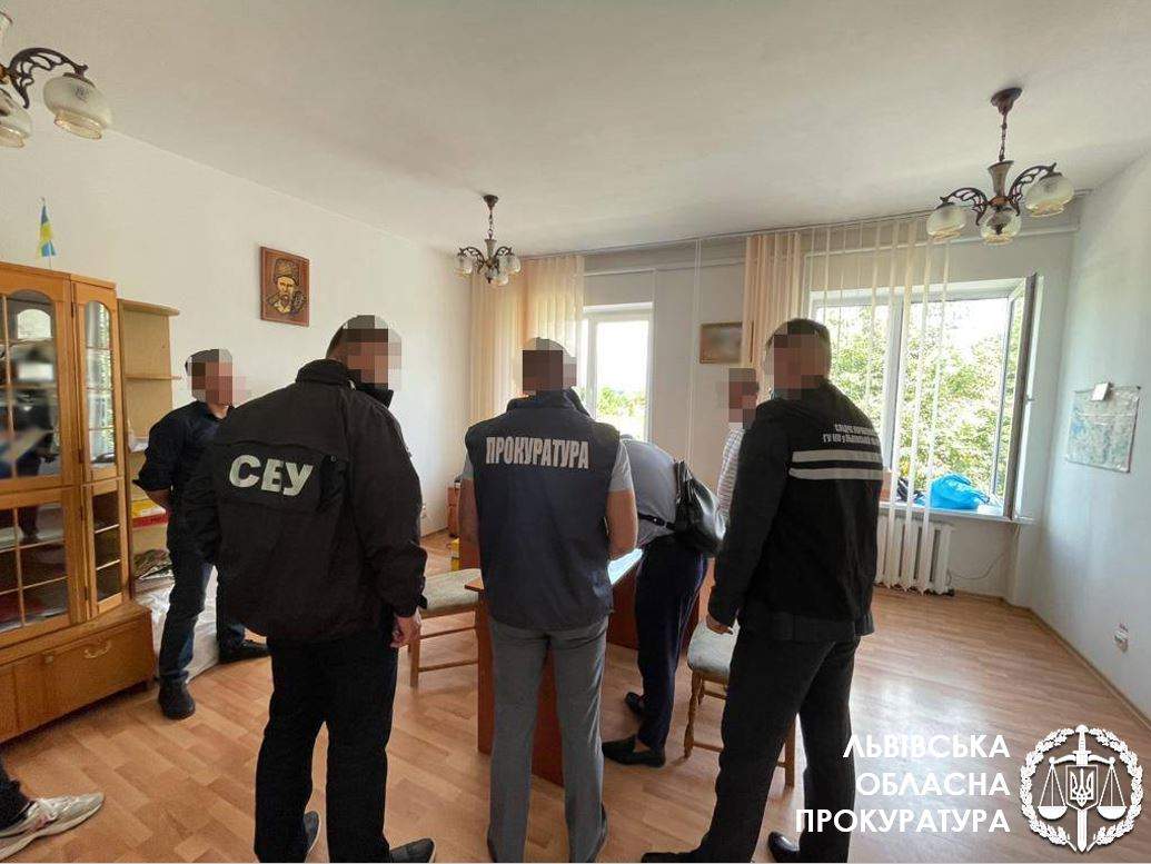 СБУ спіймала на хабарях 2 працівників Львівгазу: фото СБУ спіймала на хабарях 2 працівників Львівгазу: фото dqxikeidqxitkant