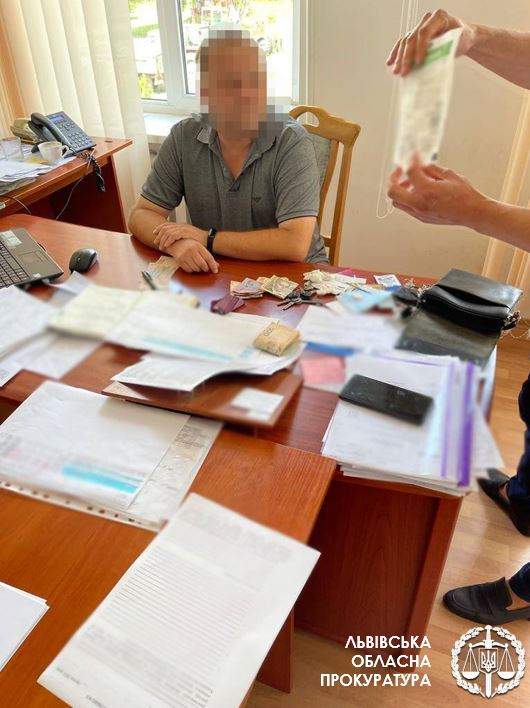 СБУ спіймала на хабарях 2 працівників Львівгазу: фото СБУ спіймала на хабарях 2 працівників Львівгазу: фото