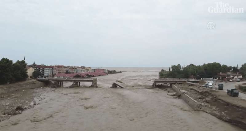 турция мост турция, наводнение, рухнувший мост, фото