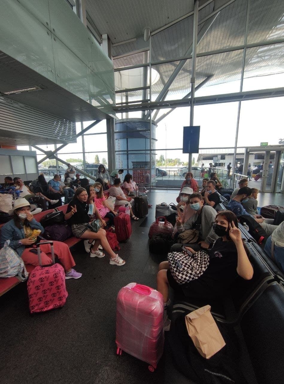 Группа прибежала за 17 минут до времени вылета, но все уже было закрыто dqxikeidqxitkant