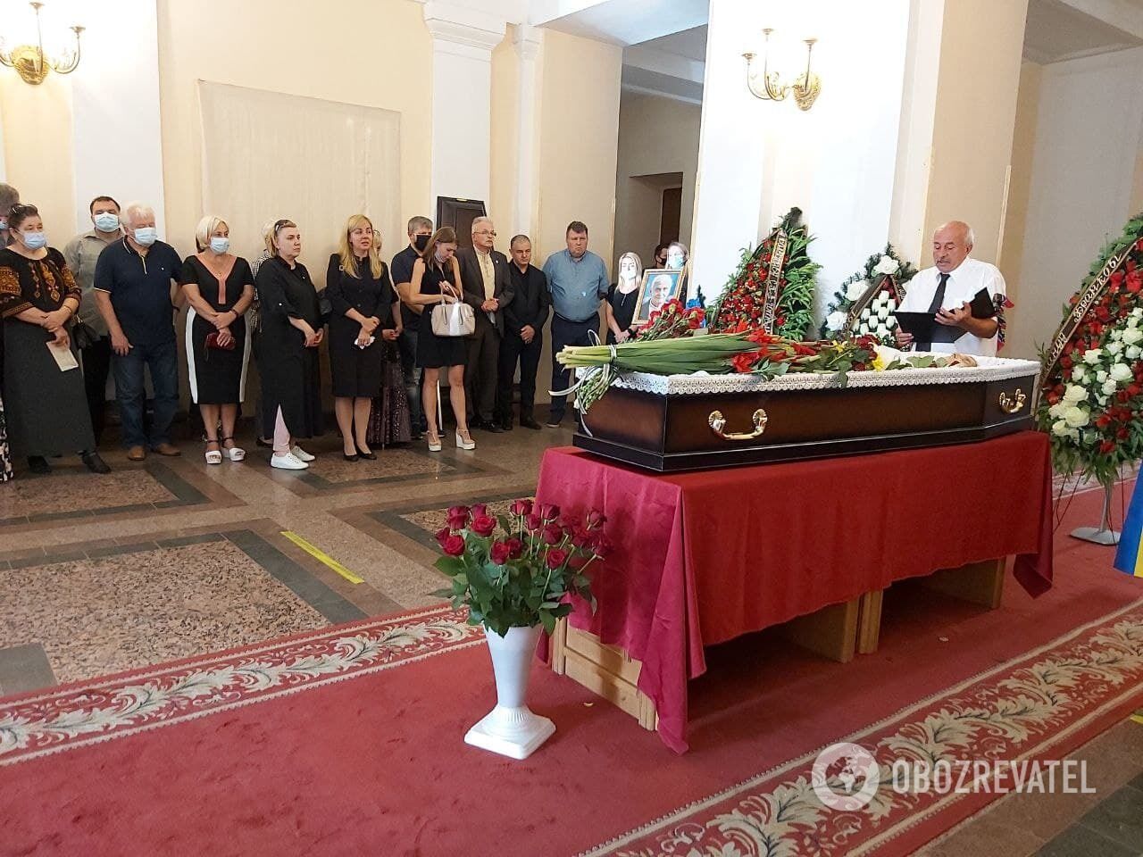 После прощания его похоронят на Байковом кладбище.