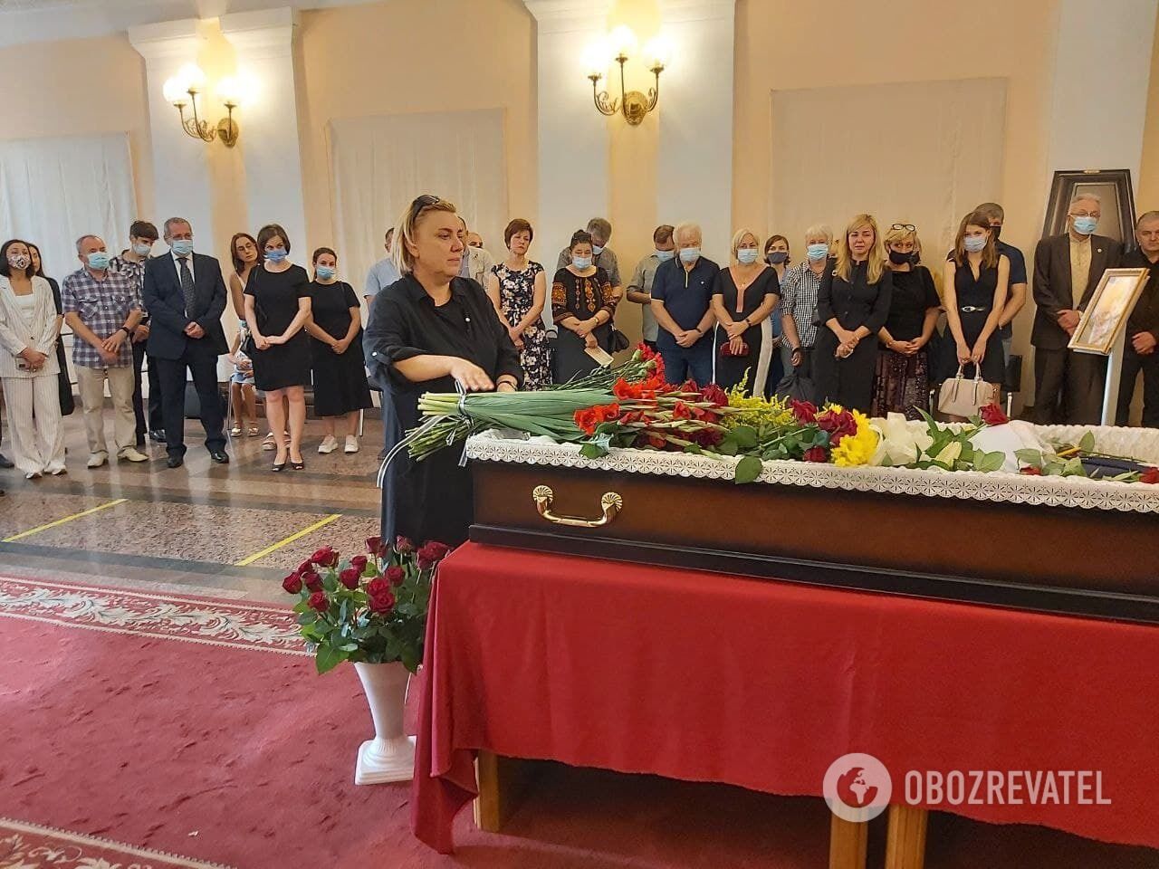 Простится с ученым пришли семья, друзья и коллеги.