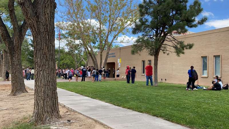 Школу закрыли до вторника. dqxikeidqxiqqeant