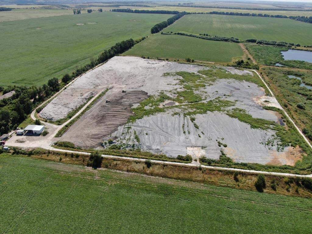 Мусор маскировали землей