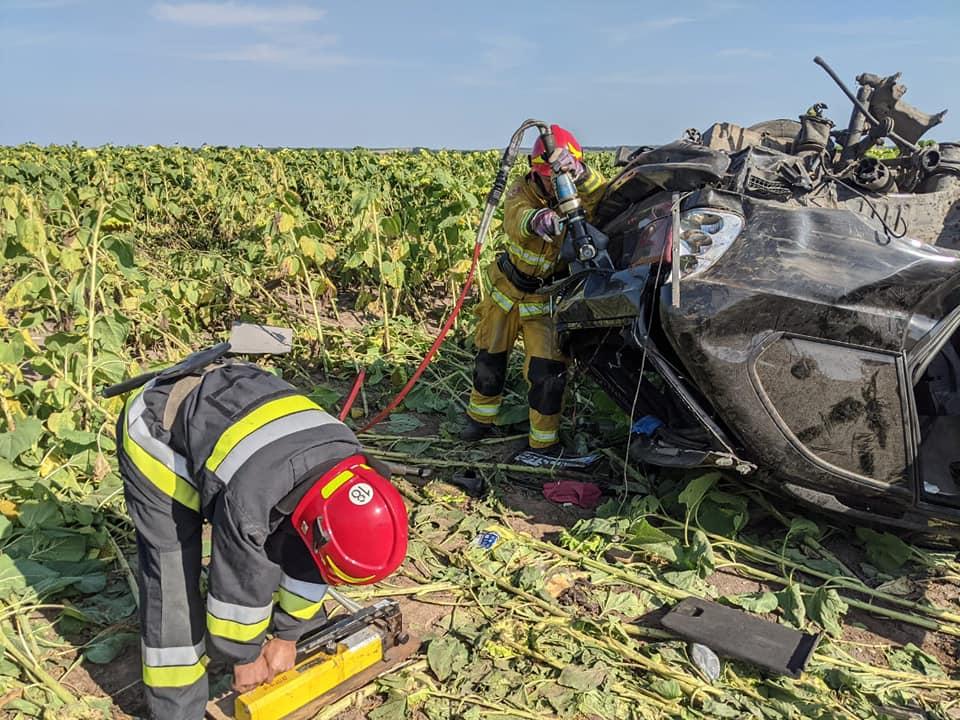 На Ривненщине в аварии с BMW X5 погибли два человека, еще двое в больнице / фото пресс-службы ГСЧС На Ривненщине в аварии с BMW X5 погибли два человека, еще двое в больнице / фото пресс-службы ГСЧС dqxikeidqxiqqeant